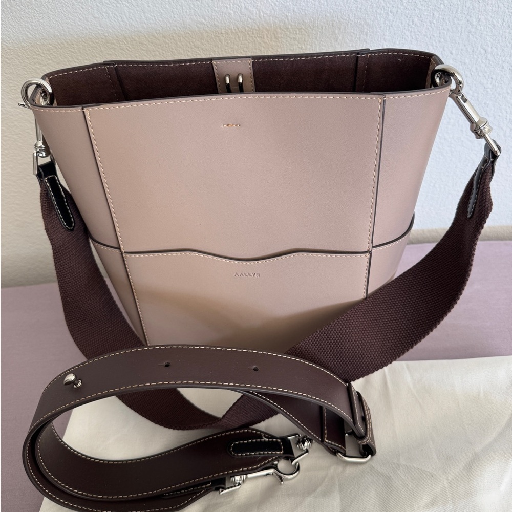 Jordan Bucket Bag